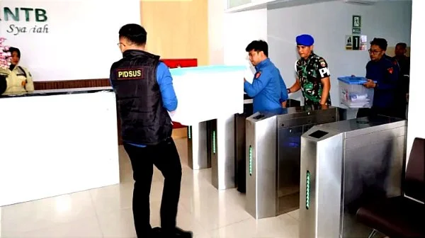 Dugaan Korupsi Pinjaman Modal 11 Miliar, Kejati NTB Geledah Bank NTB Syariah